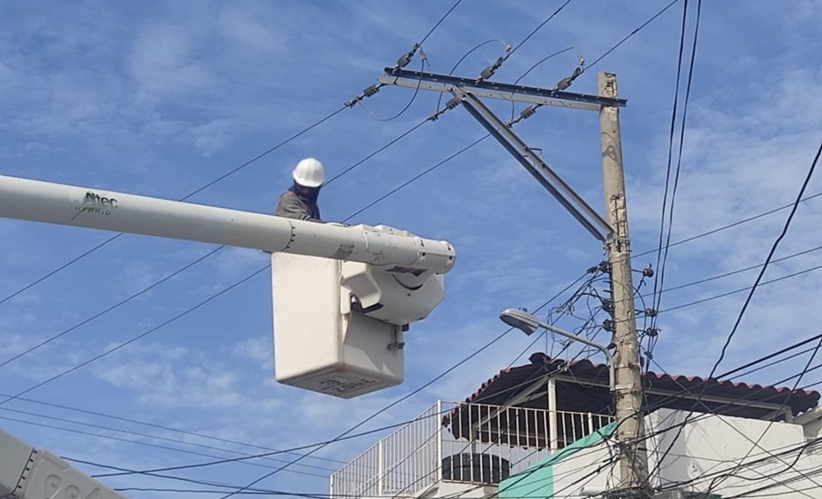 Avanza en 50% reposición de redes eléctricas en el barrio Las Moras I Etapa 