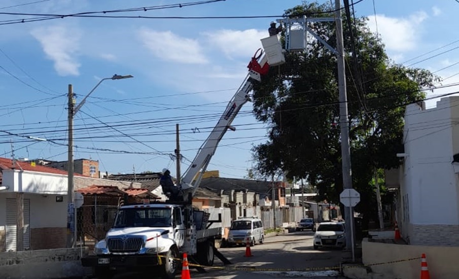 En más del 90% avanza remodelación de redes eléctricas en el barrio Atlántico