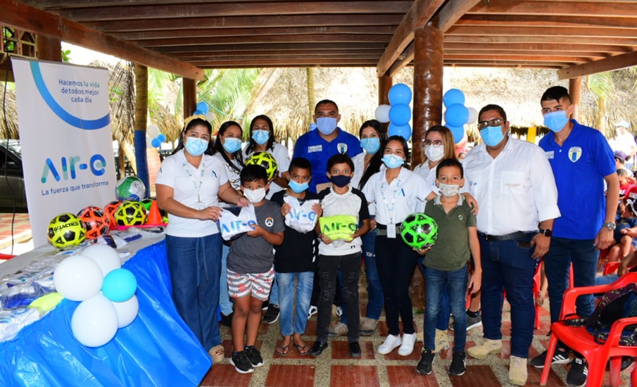 Air-e donó uniformes deportivos e instaló postes en playas de Santa Verónica
