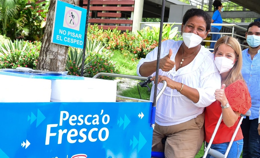 “Con la entrega de carritos para la venta de pescado, seguimos reactivando la economía de nuestras mujeres»: Elsa Noguera