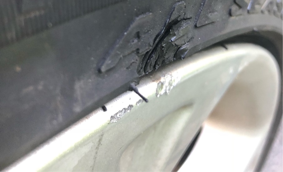Explosión involuntaria de llanta de vehículo de la UNP generó accidente en el Ziruma