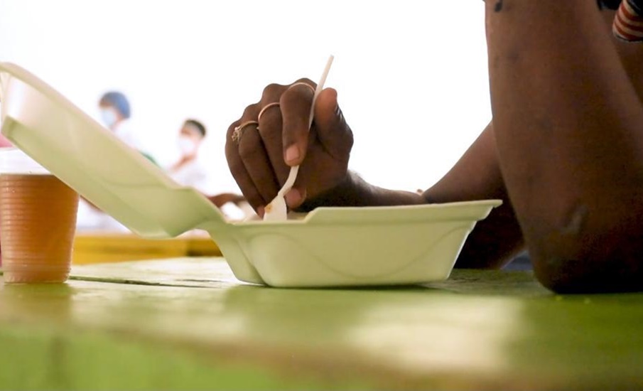 Amor y alimentación sana, servidos a la mesa para habitantes de calle en Barranquilla