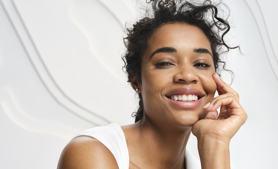 Avon celebra 135 años acompañando el camino de las mujeres con nuevas herramientas digitales, una nueva voz para la marca y reafirmando su propósito