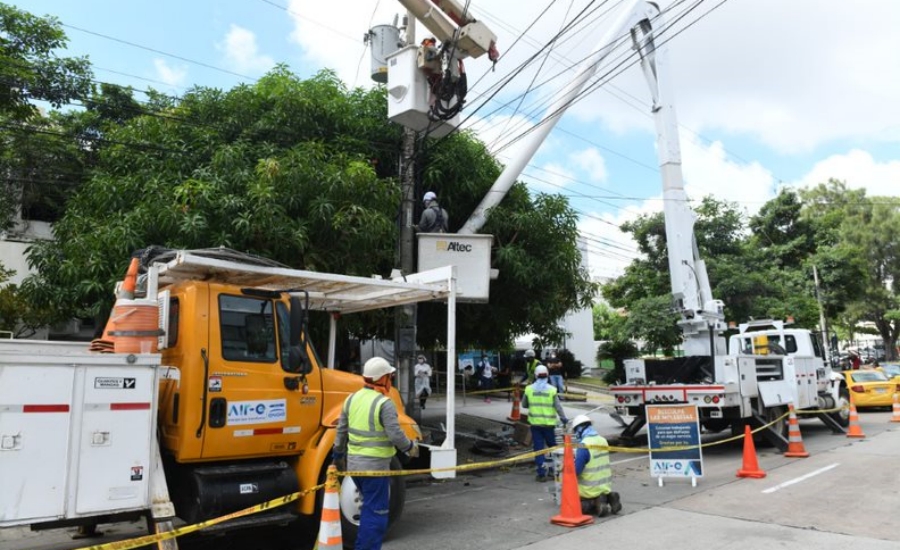 Instalan redes eléctricas en sectores del barrio El Tabor
