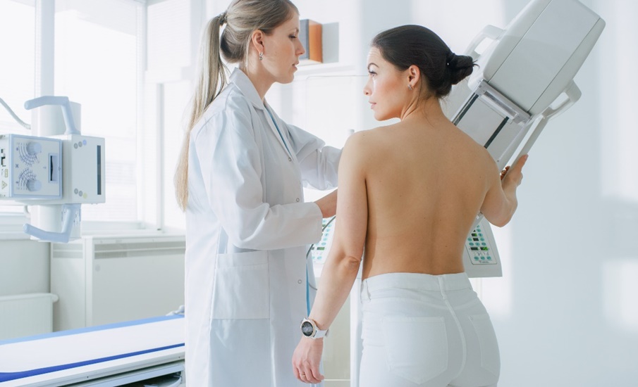 La menstruación temprana y otros factores de riesgo para el cáncer en mujeres