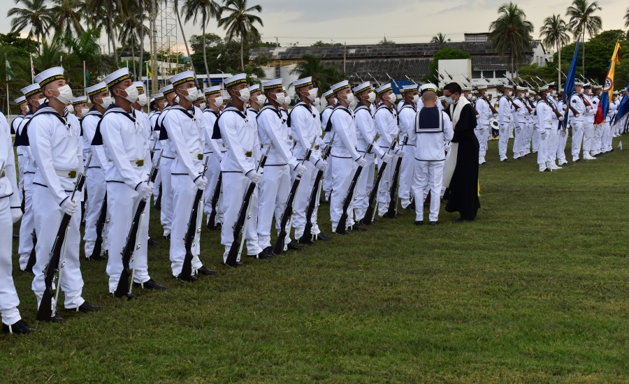 168 Grumetes juraron bandera en la escuela Naval de Suboficiales ARC Barranquilla