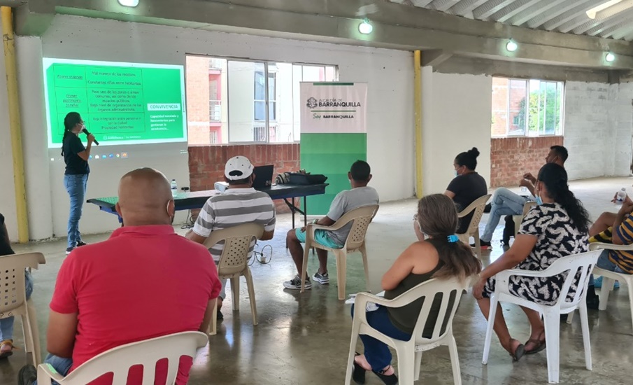 Para vivir mejor en comunidad, habitantes de ‘Las Gardenias’ reciben capacitación en propiedad horizontal y convivencia ciudadana