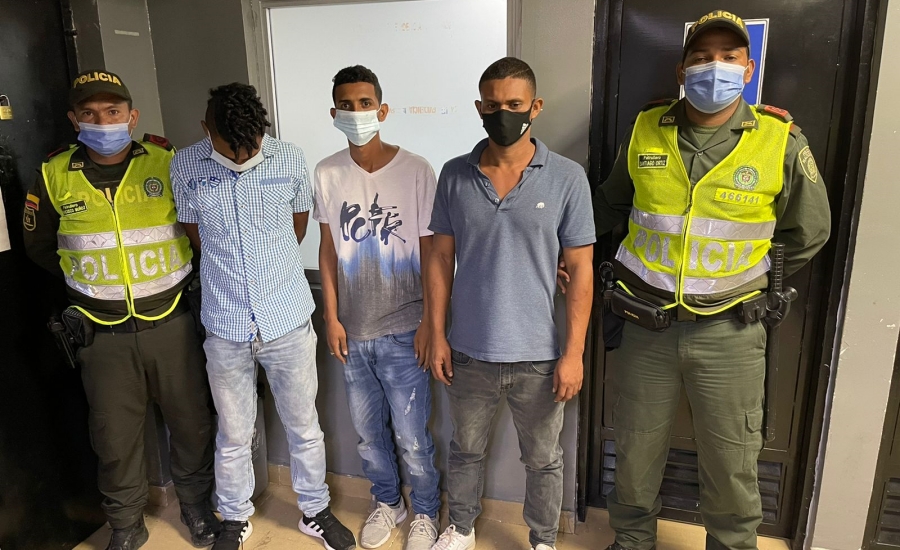 Capturan a tres presuntos integrantes de ‘Los Costeños’ por extorsión contra comerciante