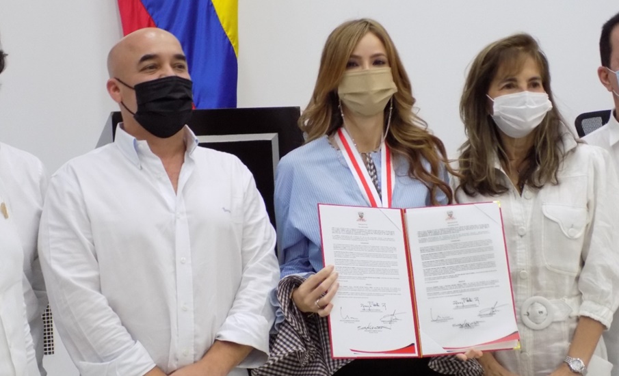 Asamblea del Atlántico exaltó con Orden de Barlovento a la gestora social Silvana Puello 