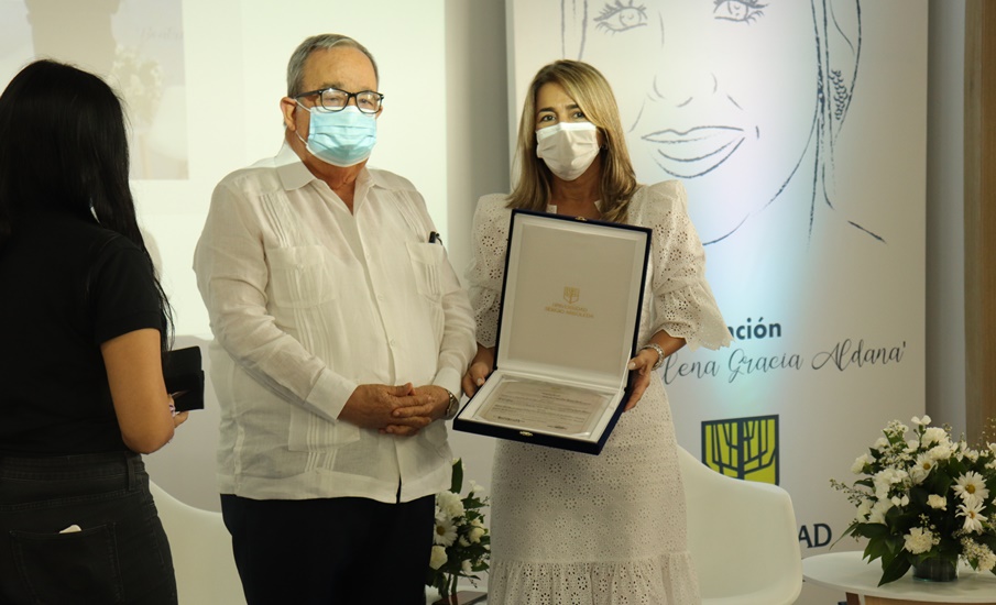 La Sergio Barranquilla exaltó a la Gobernadora del Atlántico con la distinción Beatriz Elena Gracia Noguera