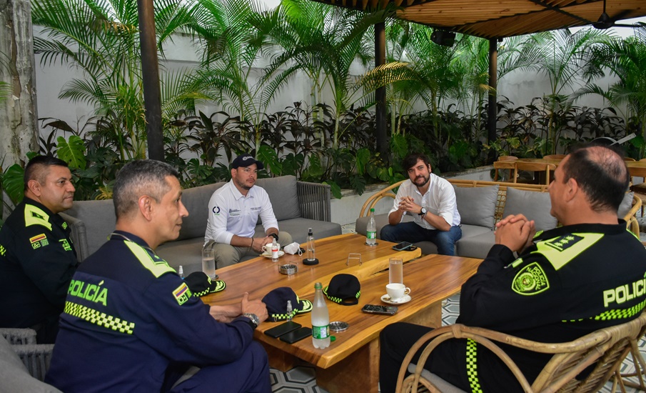“Brindar tranquilidad y darle buenas noticias a la ciudad”, pide alcalde Pumarejo al nuevo comandante de la Policía