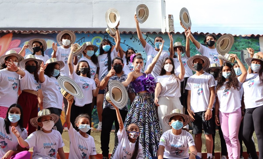 En Soledad, la Reina del Carnaval 2022 promueve el bienestar de los jóvenes con la Fundación Promigas