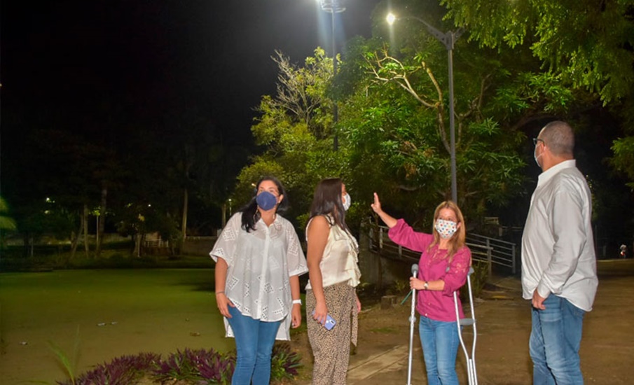 Gobernadora del Atlántico entregó iluminación del parque Espejo de Agua, en Baranoa