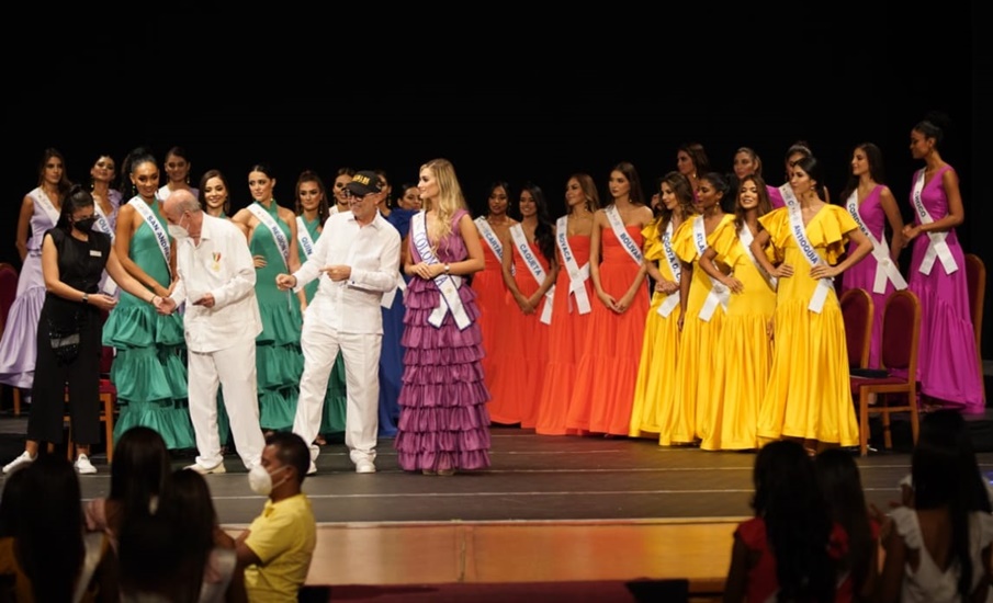 Las candidatas del Concurso Nacional de Belleza recibieron las Llaves de Cartagena