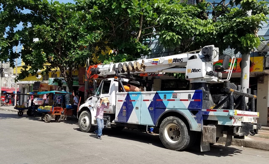 Trabajos de mejora del servicio eléctrico en sectores de Paraíso y el Centro