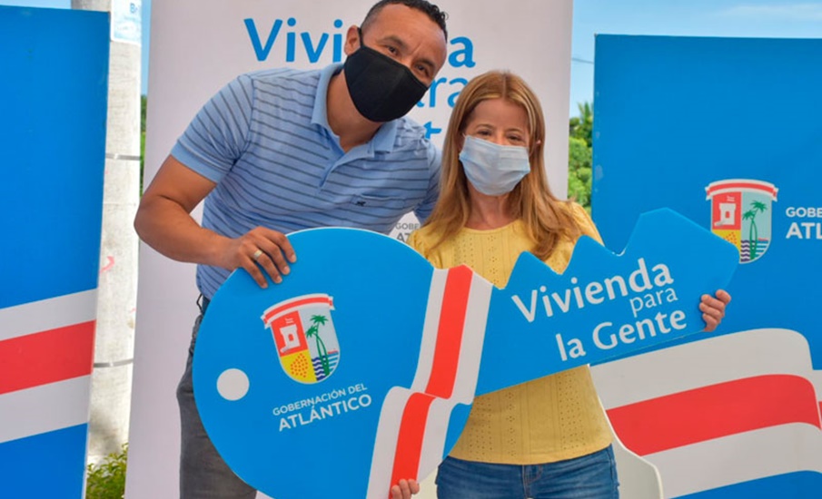 Gobernadora entregó en Sabanalarga las primeras 100 casas subsidiadas por ‘Vivienda para la gente’