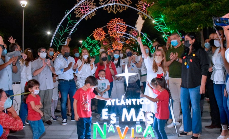 La Gobernadora del Atlántico encendió la Navidad en la Plaza de la Paz