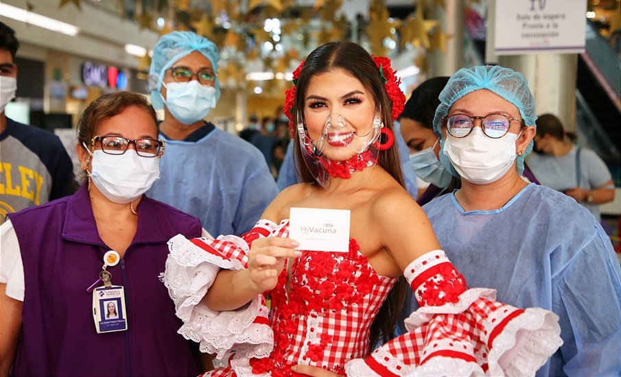 Reina del Carnaval recibió dosis de refuerzo contra la COVID-19
