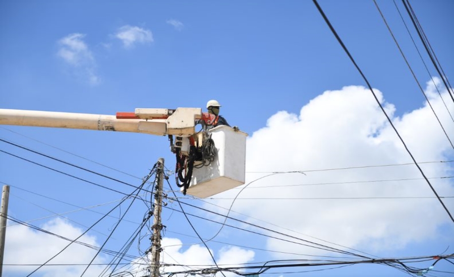 Adecuaciones eléctricas en el barrio Las Flores