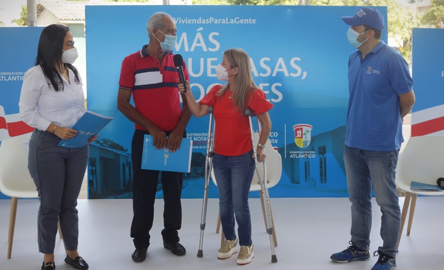 Gobernadora Elsa Noguera inició ‘titulatón’ para formalizar la vivienda de 1.650 atlanticenses antes de que termine el año