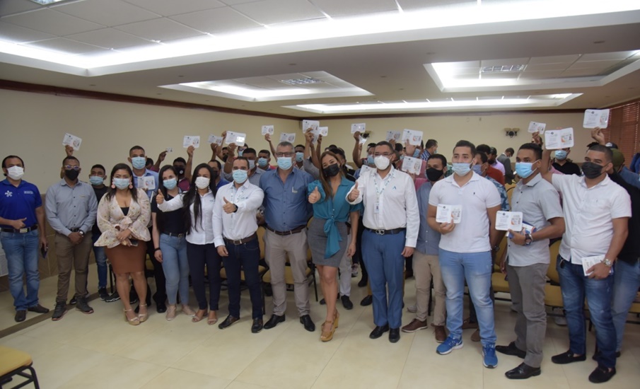 Air-e entregó tarjetas profesionales a 47 técnicos electricistas en Atlántico