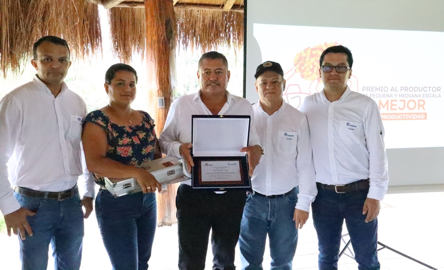 Ganadores del Premio al Productor de Pequeña y Mediana Escala recibieron reconocimientos en Zona Norte