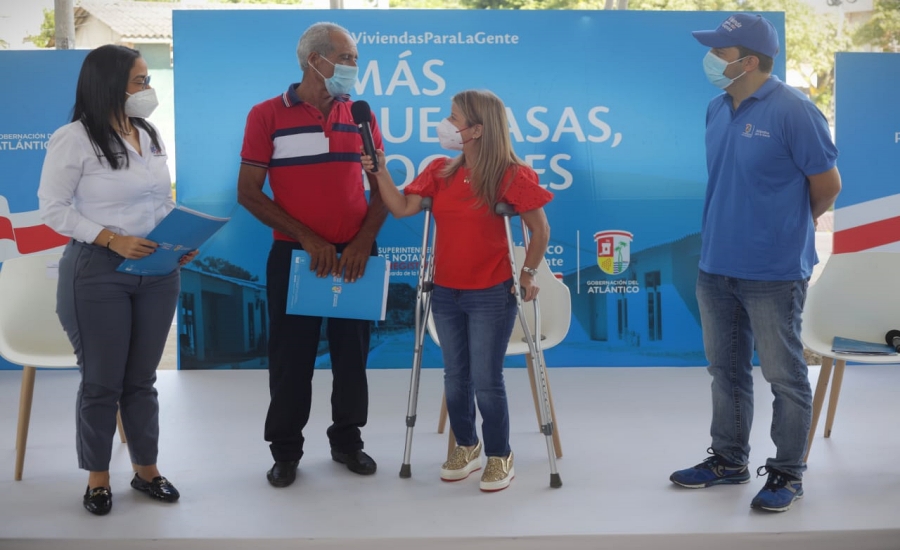 Gobernadora Elsa Noguera inició ‘titulatón’ para formalizar la vivienda de 1.650 atlanticenses antes de que termine el año