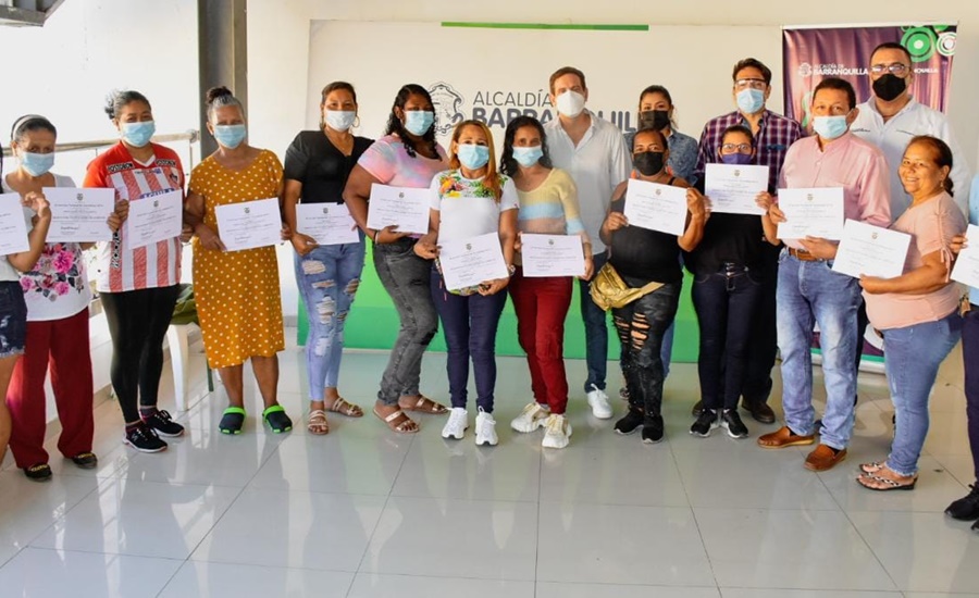 Cocineras del Centro se gradúan en buenas prácticas alimentarias