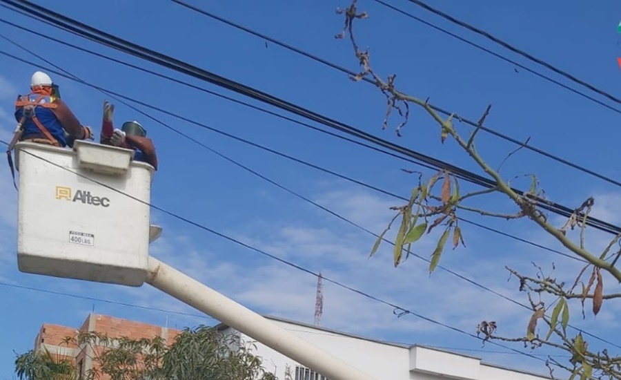 Air-e realiza trabajos eléctricos para la construcción de nuevo circuito en Soledad