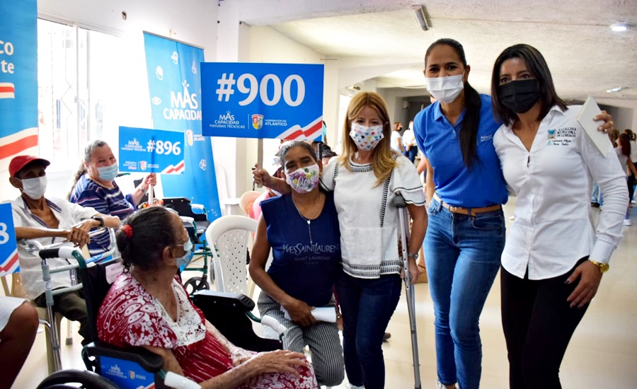 Gobernadora entregó la ayuda técnica número 900 a personas con discapacidad del Atlántico