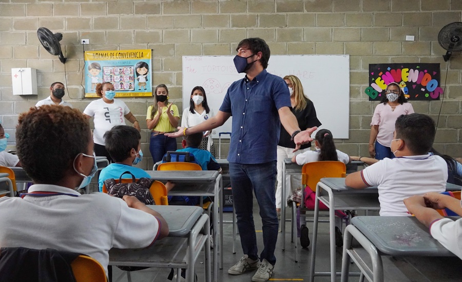 Distrito de Barranquilla entrega dotación de recursos bilingües al 100% de los colegios oficiales