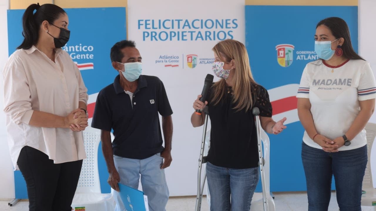 Gobernadora del Atlántico continúa con la ‘titulatón’ de vivienda y entrega 51 títulos de propiedad en Usiacurí