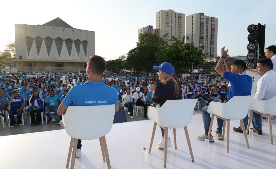 Gobernadora del Atlántico presidió Asamblea con más de mil jóvenes en la Plaza de la Paz