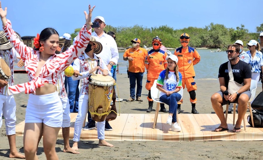 Al ritmo de la Banda de Baranoa, se inauguró el Mundial de Kitesurf en Salinas del Rey
