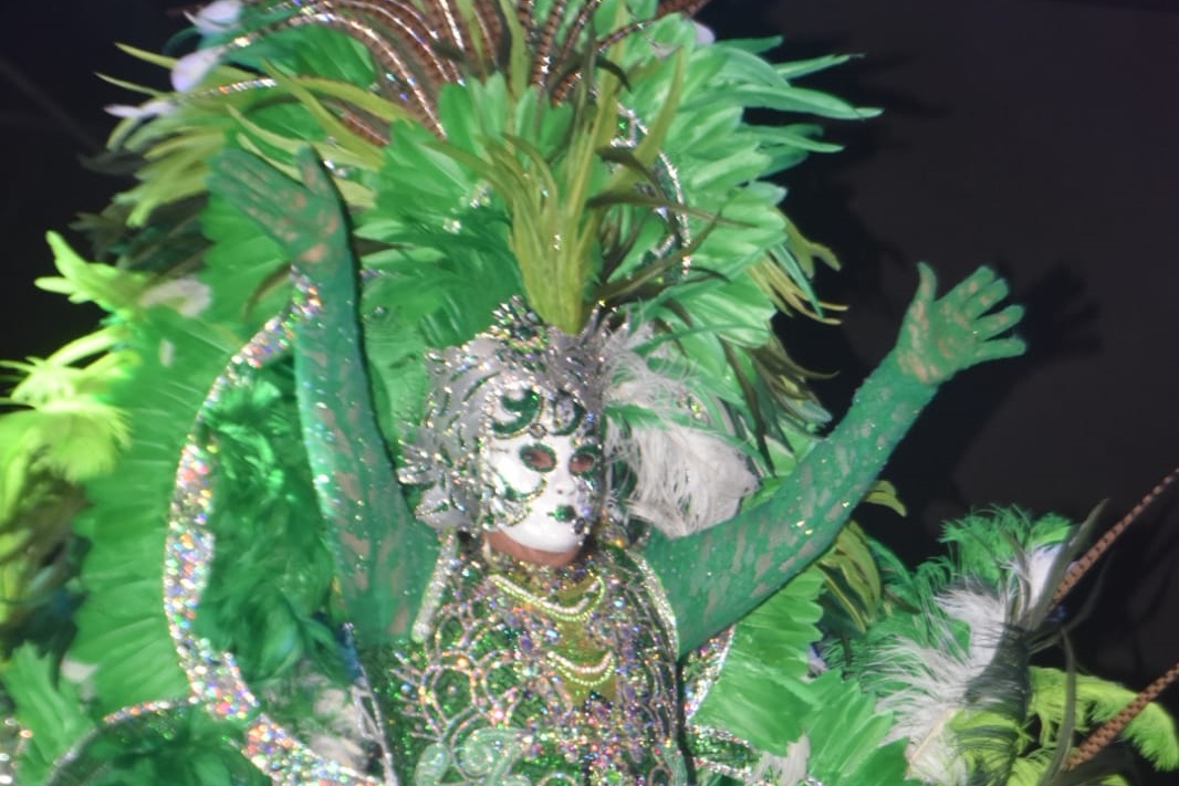 Un gran espectáculo se vivió en la plaza de la paz en el Carnaval Gay 2022