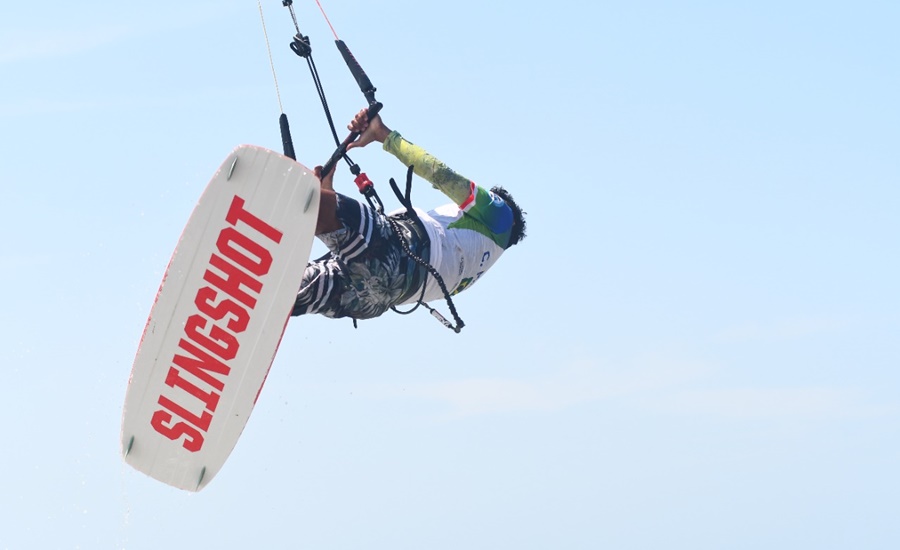 Maratónica jornada en el segundo día del Mundial de Kitesurf