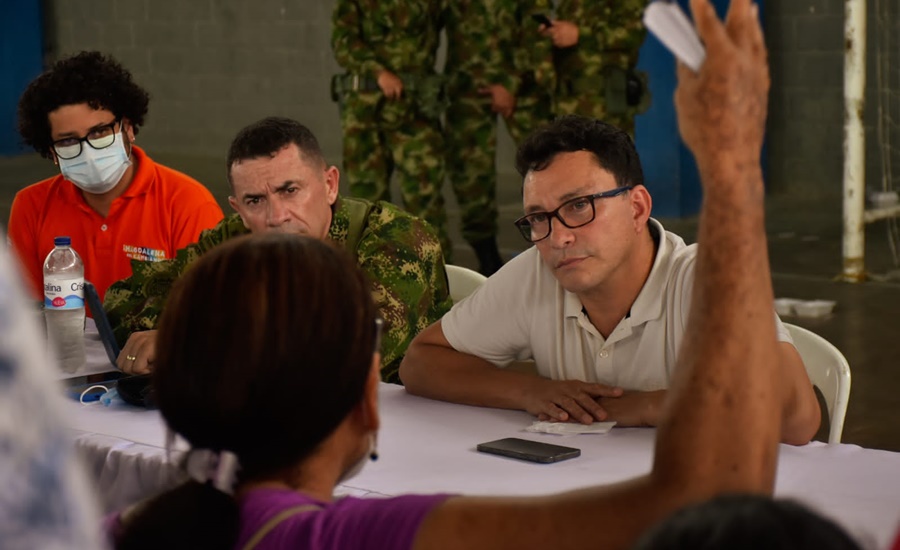 Gobernador Caicedo atendió a desplazados por enfrentamientos en la Sierra Nevada