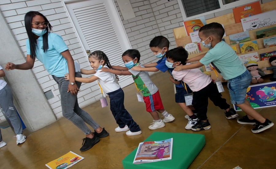 Jugando, niños y adultos celebraron 2 años de diversión en las ‘cuadras baqanas’