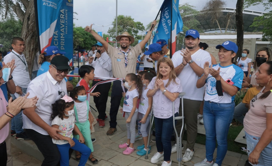 Gobernadora entregó la cancha La Primavera y la iluminación del corredor gastronómico de Baranoa