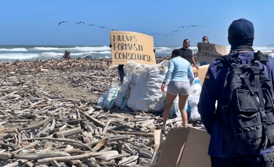 Jornada de limpieza de playas en Punta Roca