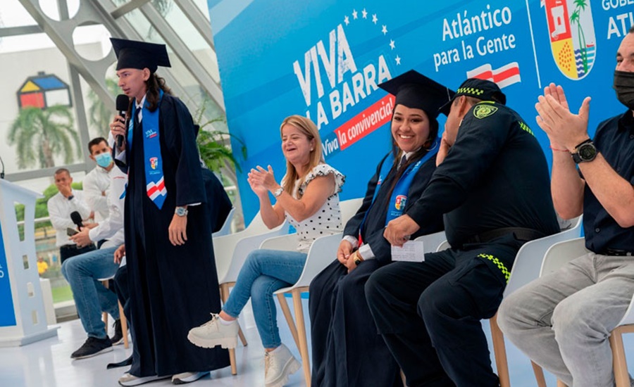 Gobernación del Atlántico graduó a 320 barristas del Junior en la segunda promoción de ‘Viva la Barra’