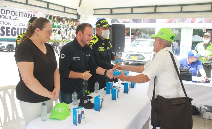 Acompañamiento del Distrito de Barranquilla y Policía para llevarles tranquilidad a los residentes en Caribe Verde