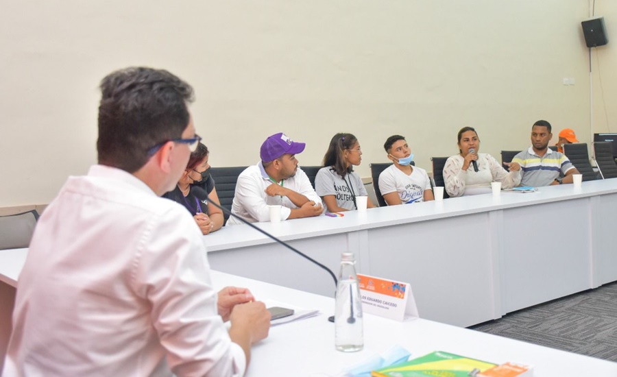 Gobernador rechaza aumento exhorbitante en matriculas para estudiantes del Infotep que aspiran a las Becas del Cambio