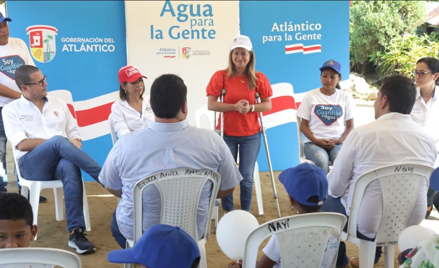 Gobernadora del Atlántico entregó maletines y herramientas tecnológicas a estudiantes con discapacidad visual