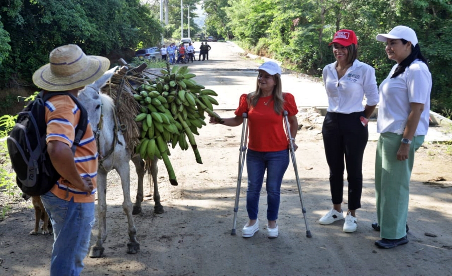“Entregaremos la vía Santa Cruz – Socavones – Pendales en septiembre para que nuestros campesinos puedan sacar sus cosechas”: Elsa Noguera