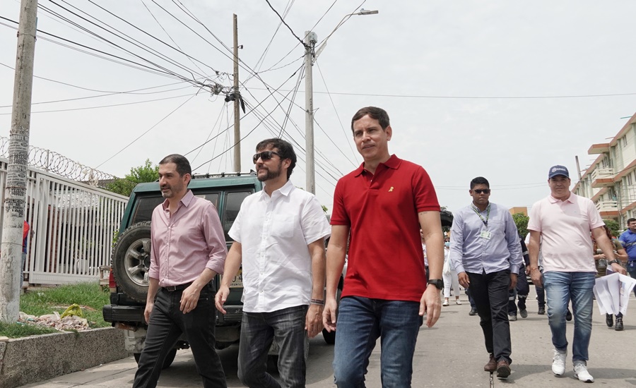Barranquilla comenzó a decirle adiós a las ‘telarañas’ de cables en los postes