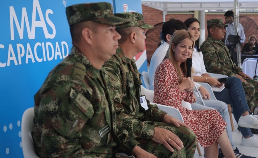 Gobernadora del Atlántico y Ejército entregaron libretas militares a personas con discapacidad