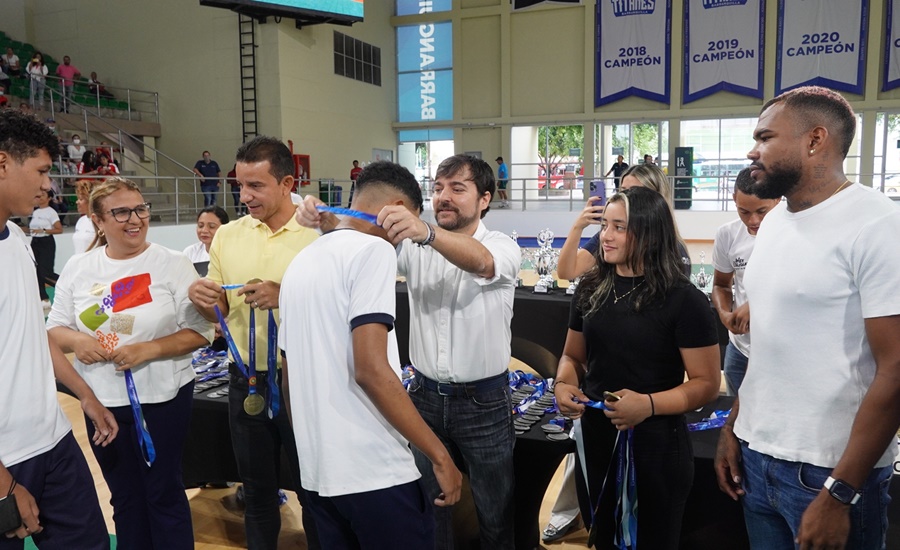 Jóvenes campeones: Distrito reconoce a estudiantes de Juegos Intercolegiados Barranquilla 2022