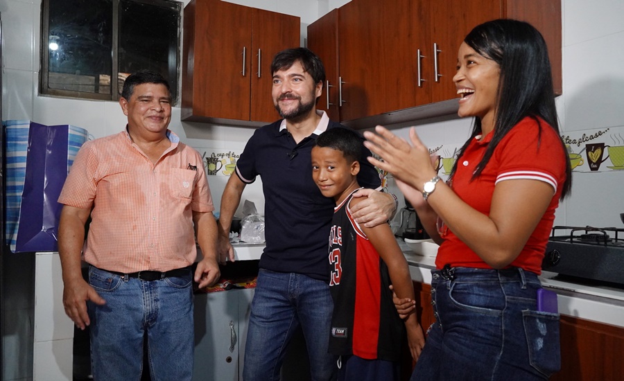 Con mejoramientos de vivienda, habitantes de La Sierrita disfrutan la transformación barrial