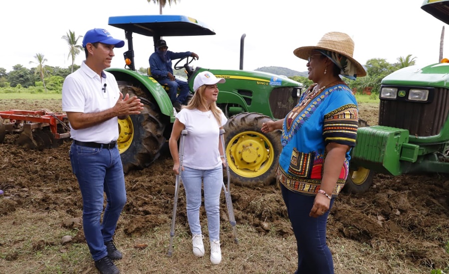“El Banco de Maquinaria Agrícola llegará a 100 campesinos más para que aumenten su productividad”: Elsa Noguera